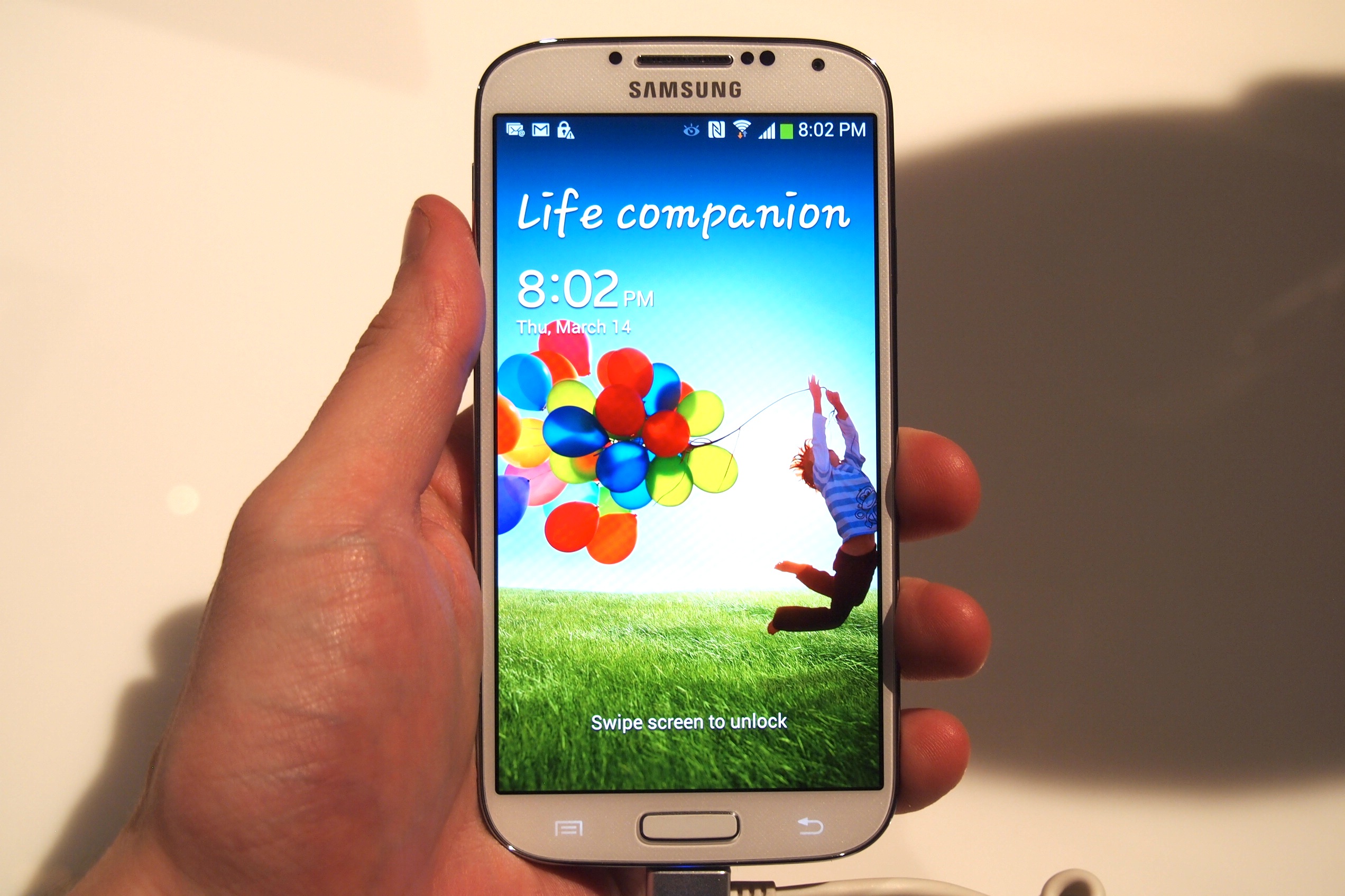 Galaxy s обзор. Samsung Galaxy s4 gt-i9500. Samsung Galaxy s4 2013. Samsung Galaxy 4 gt i9500. Самсунг галакси с4 белый.