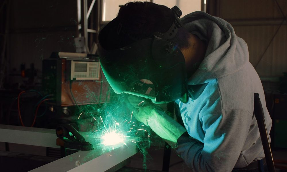 Considering A New Career? Pros and Cons For Learning to Weld