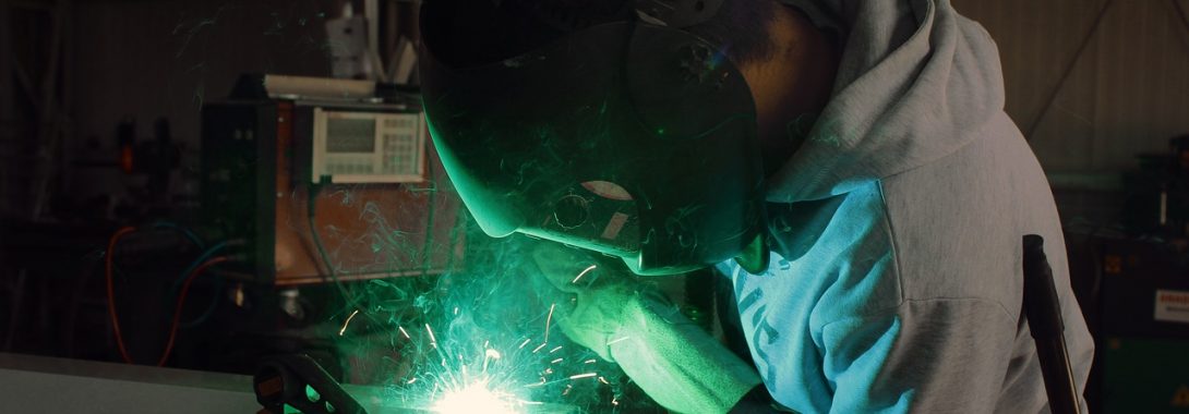 Considering A New Career? Pros and Cons For Learning to Weld